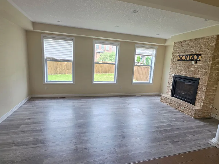 218 Tremaine Cres #MAIN - UPPER FLOORS — Photo 12