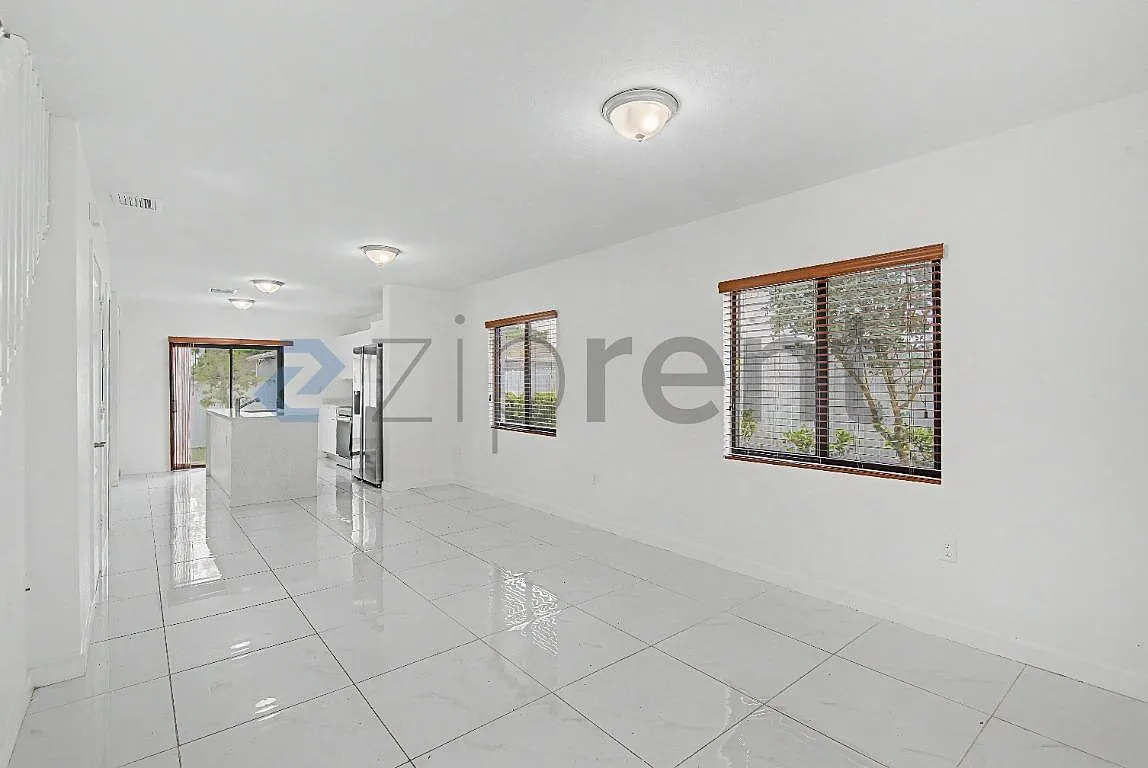 3 bed, 2.5 bath, 1336 sqft, $3,000 — Photo 3