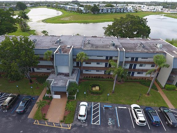 2nd image of 4822 Esedra Court #306