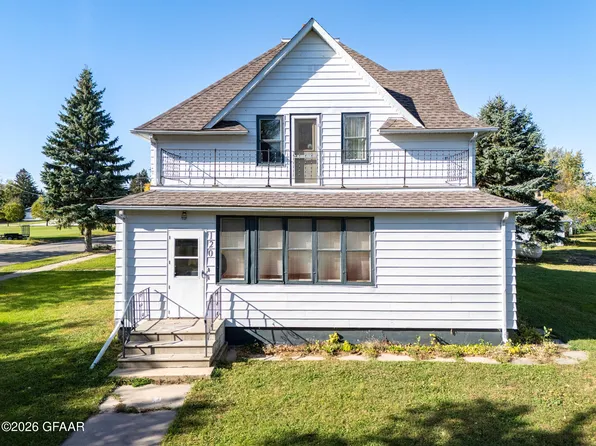 120 7th St, Hatton, ND 58240