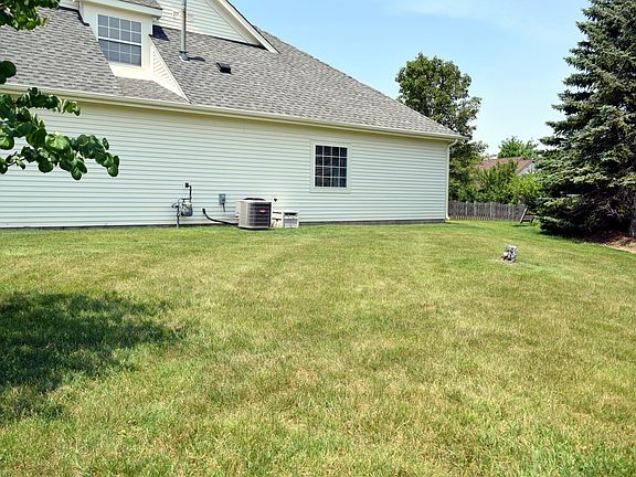 3rd image of 10295 Lakeland Dr