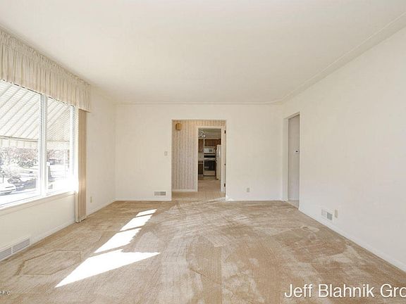 4th image of 2241 Clover Dr NW