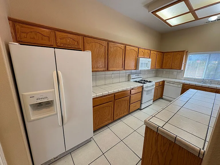 703 W Russell Ave — Photo 27