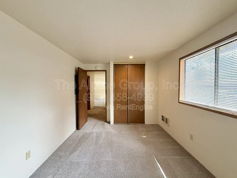 240 NE 143rd Ave — Photo 22