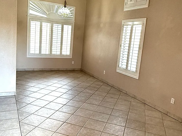 1273 W Swan Ct — Photo 4