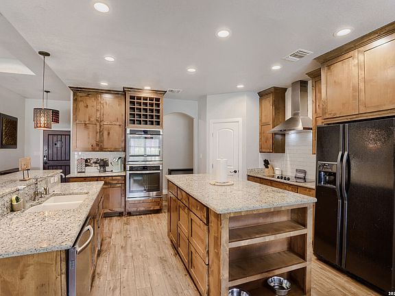 3rd image of 748 CANYON OAKS DR