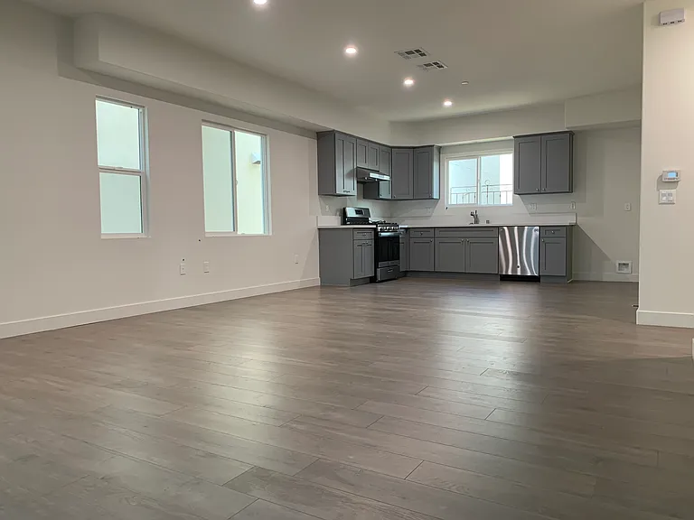 Disclaimer: The interior pictures displayed here are from another similar unit in the community for illustration only; and shall not be relied upon as an accurate representation of the actual unit itself. Please visit the unit to confirm all details.