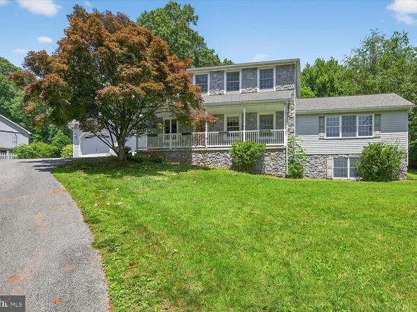300 Black Horse Rd, Reinholds, PA 17569