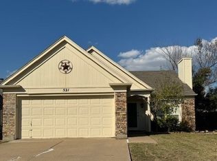 521 Kalmia Dr, Arlington, TX 76018