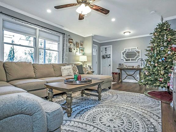 4th image of 25 Seawanhaka Ave