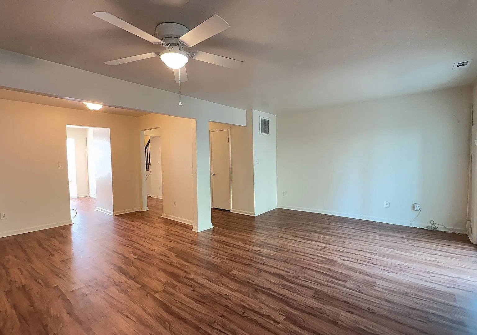 Beautiful 3 Bedroom Home in Virginia Beach with Updated Kitchen! — Photo 4