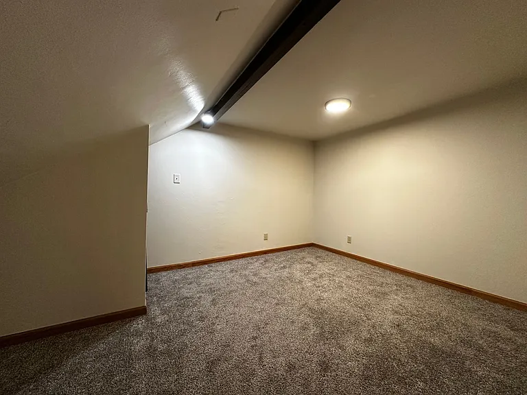 822 Pine St — Photo 17