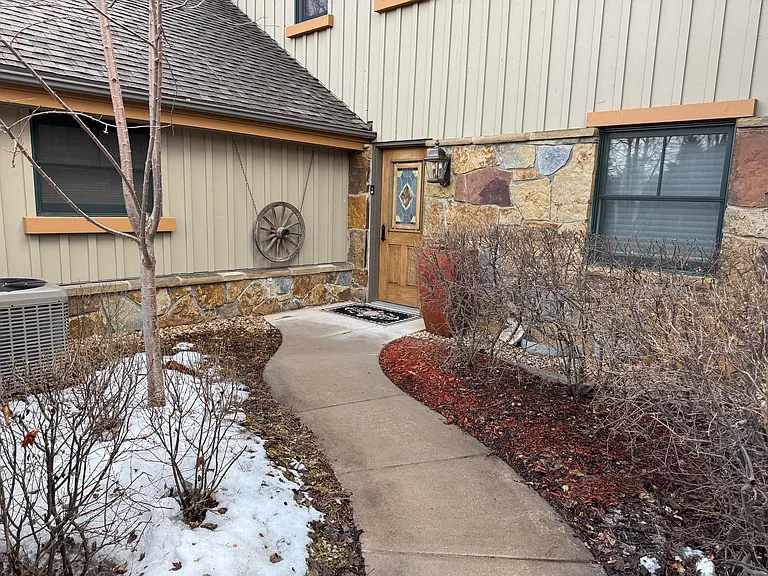 105 Primrose Rd — Photo 5
