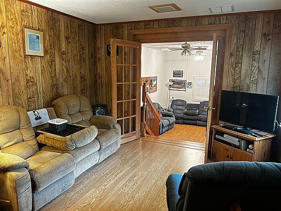 3rd image of 883 Pipers Gap Rd