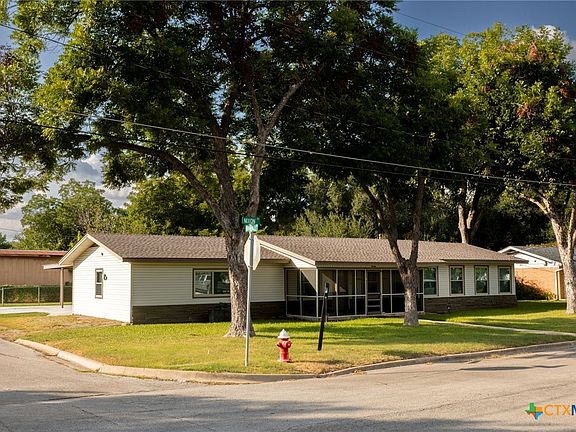 3rd image of 811 Nixon St