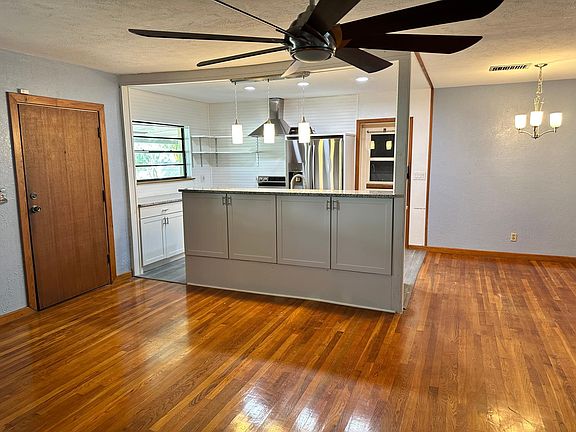 3rd image of 3606 S Thatcher Ave