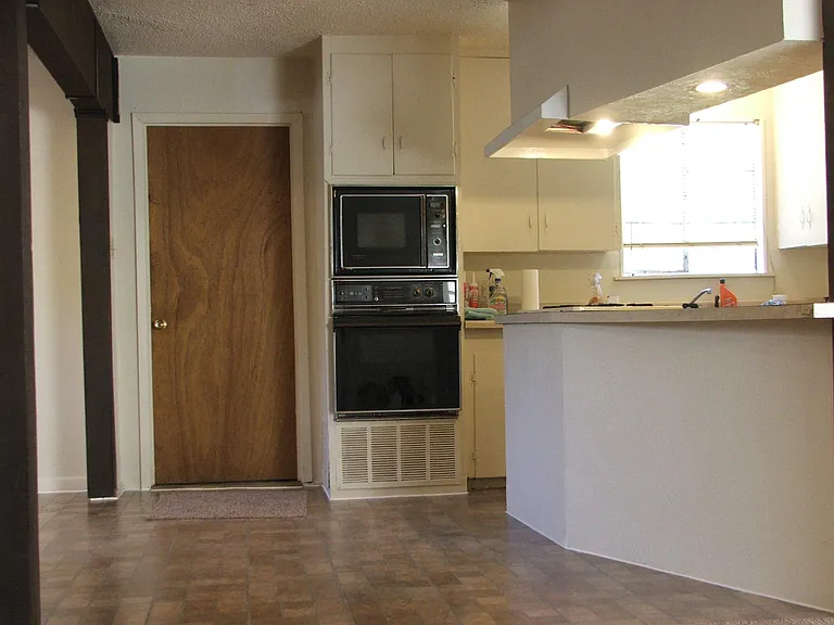 8541 Dunlap Dr — Photo 5