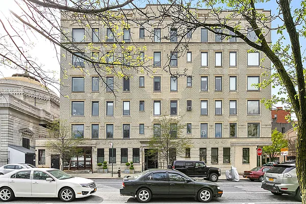 Sold by Compass | media 21