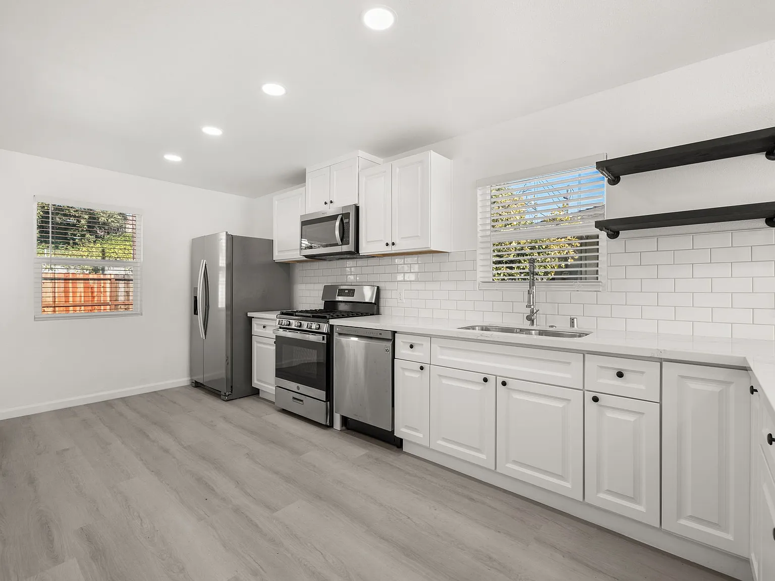 3 bed, 1330 sqft, $3,000 — Photo 3