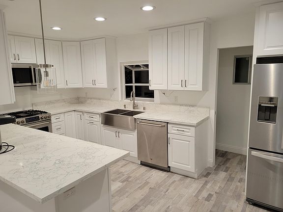 5th image of 4564 Stansbury Ave