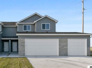 1944 Flagstone Rd, Lincoln, NE 68521