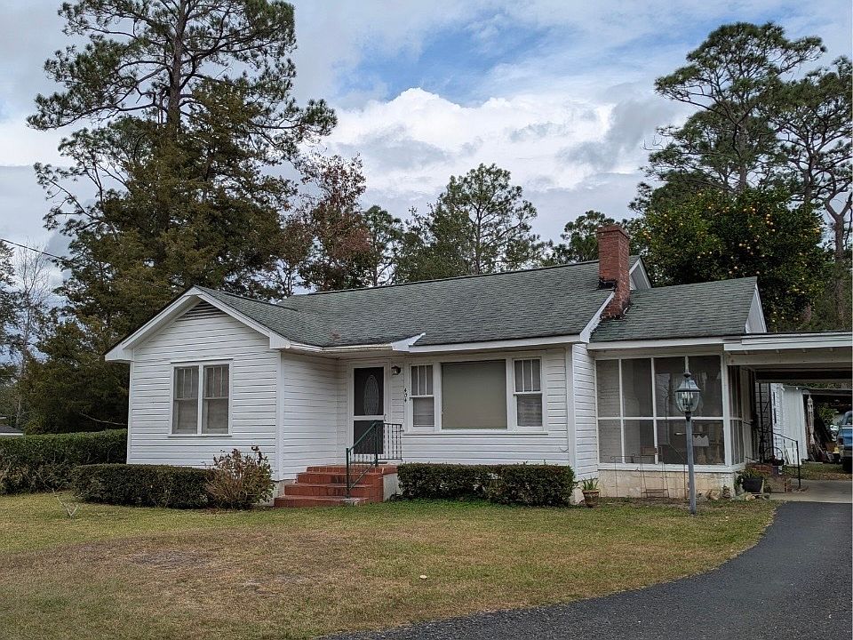 1st image of 404 Community Dr