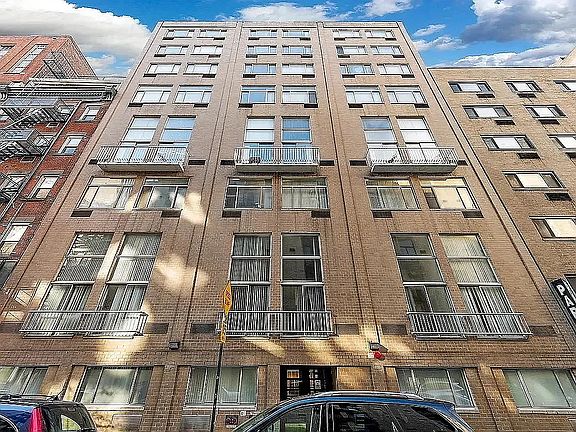5th image of 220 E 24th St APT 5G