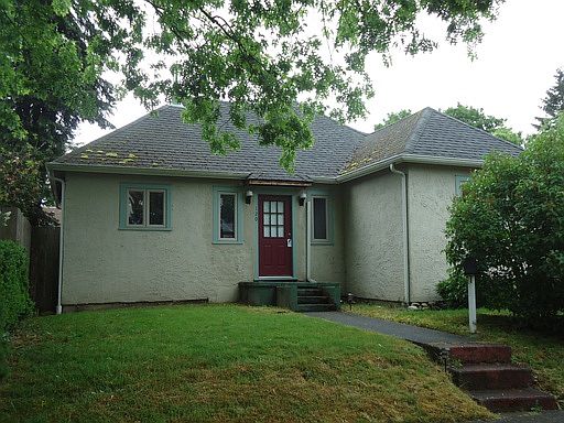 1st image of 120 25th Ave SE