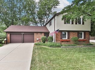 136 Weidner Rd, Buffalo Grove, IL 60089