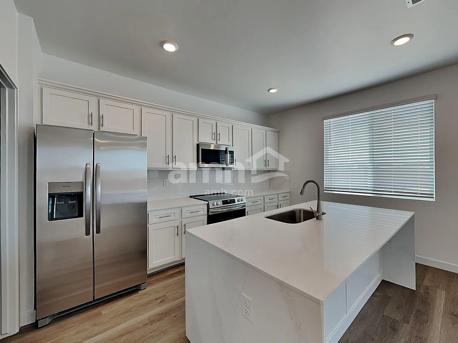 4 bed, 2.5 bath, 2240 sqft, $2,300 — Photo 3