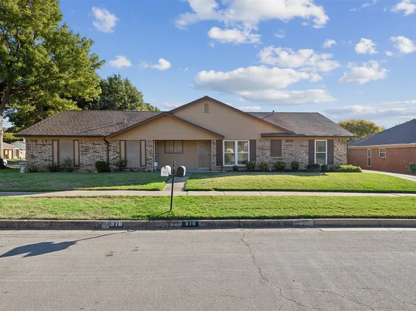 816 Blessing Creek Dr, Euless, TX 76039