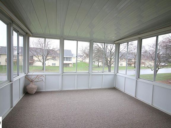 3rd image of 2941 Parkside Dr