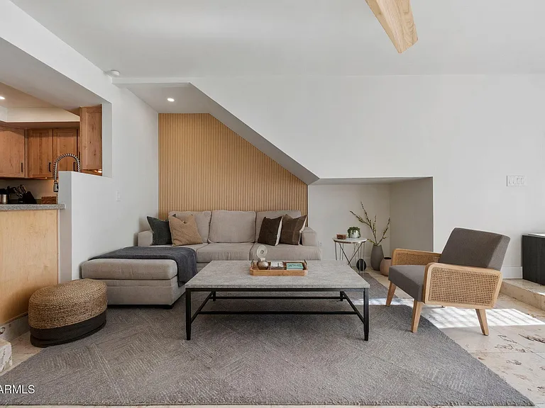 1820 E Morten Ave #117 — Photo 8