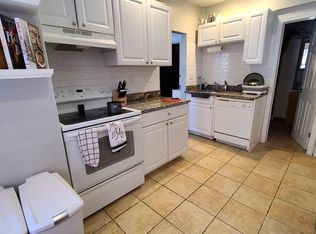 302 North St #2V, Boston, MA 02113