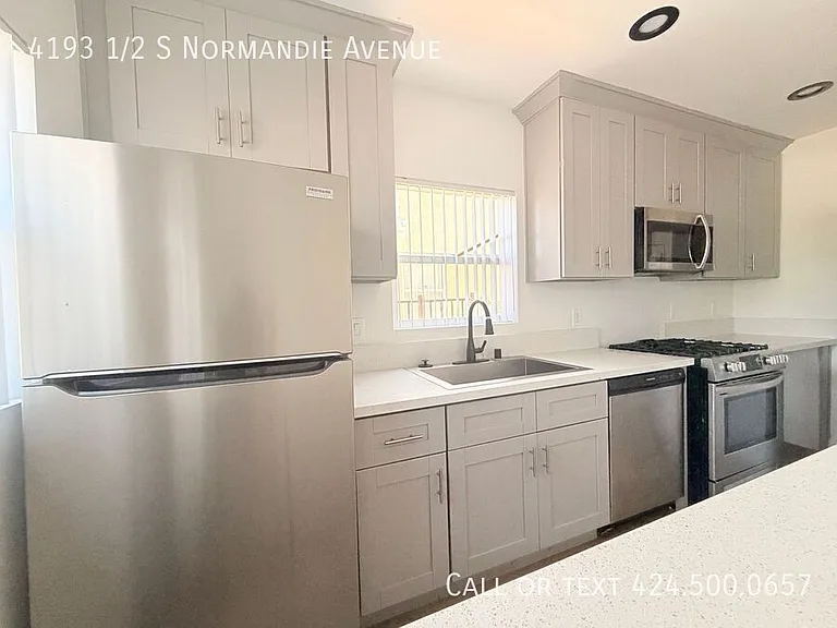 4193 1/2 S Normandie Ave — Photo 6