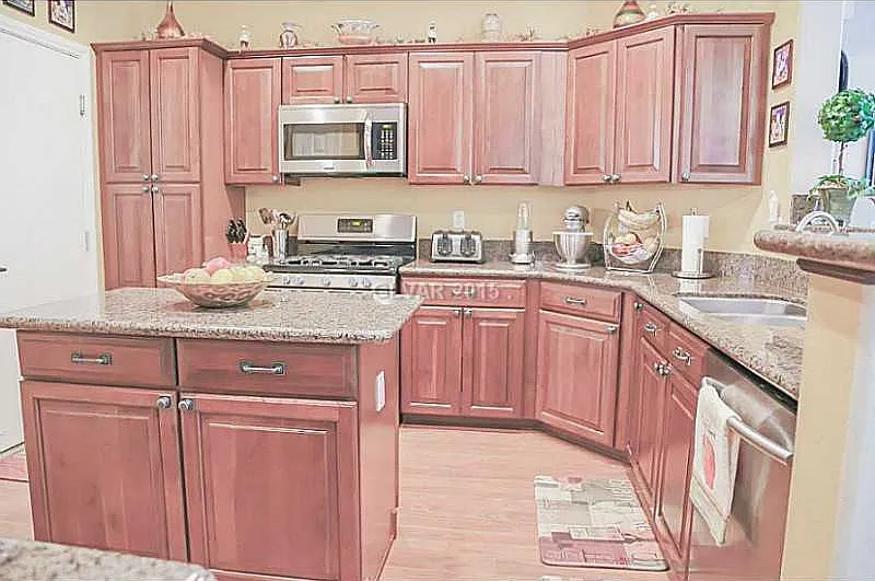 8 bed, 2996 sqft, $4,500 — Photo 4