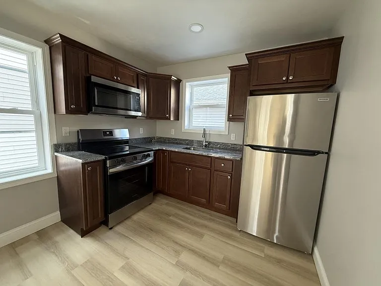 169 Grant St — Photo 5