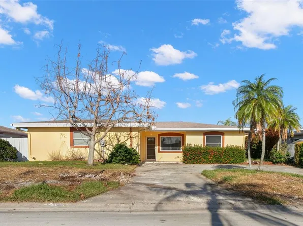 11325 4th St E, Treasure Island, FL 33706