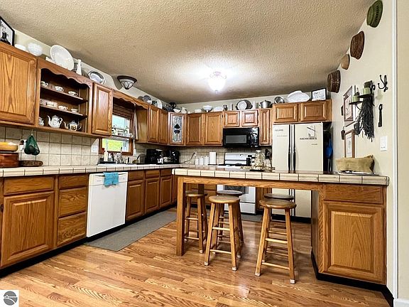 5th image of 405 Timber Hill Dr