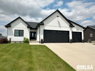 1722 17th St, De Witt, IA 52742