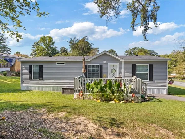 26 E Meadow Ln SW, Conyers, GA 30012