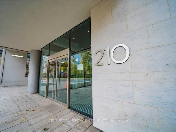 210 Simcoe St, Toronto, ON