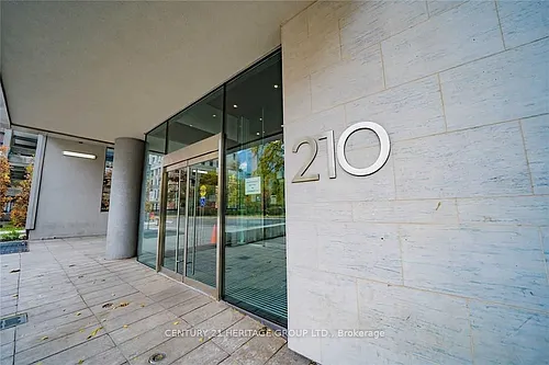 210 Simcoe St Photo 1