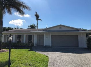656 96th Ave N, Naples, FL 34108