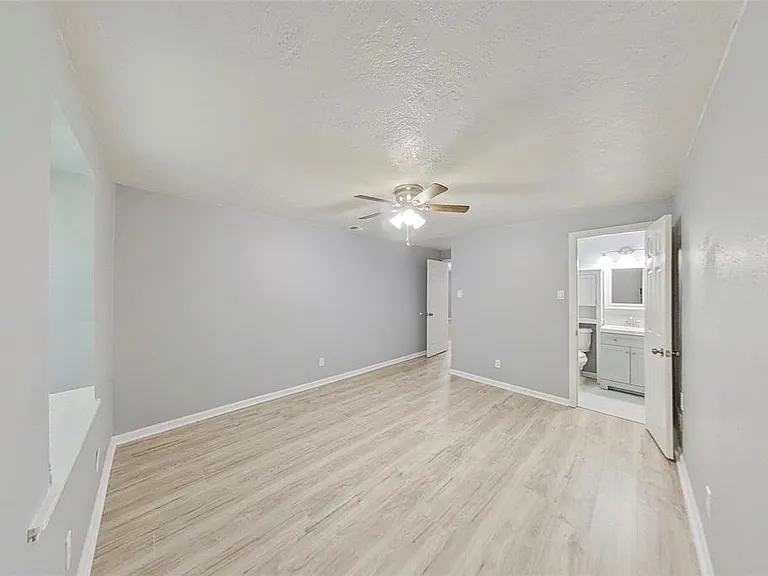 4002 Prudence Dr — Photo 9