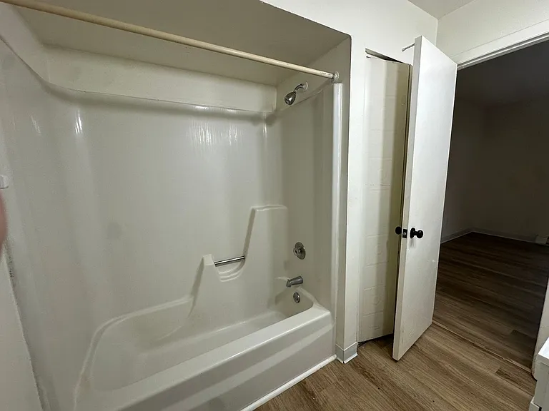 University Park Apartments near Cornell University — Photo 572
