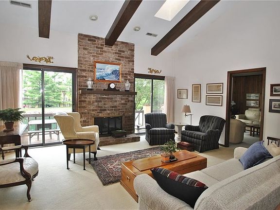 2nd image of 1922 Brookwood Dr
