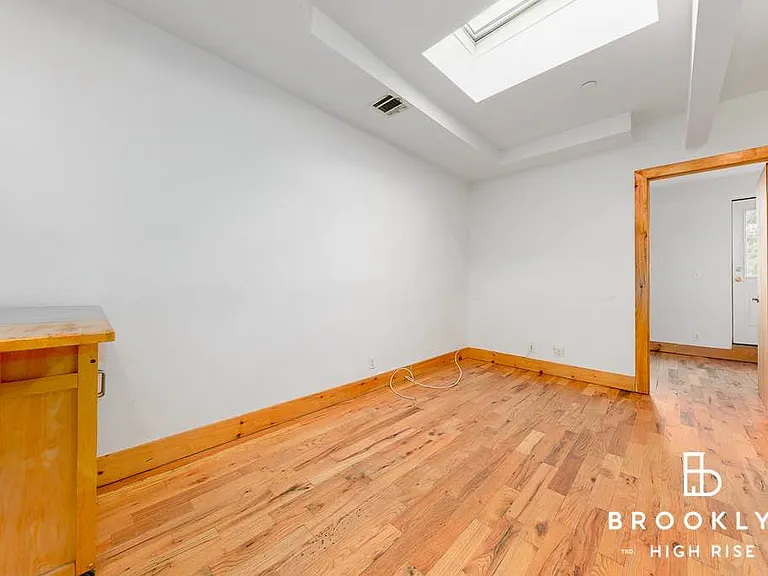 190 Schaefer St #4F — Photo 5