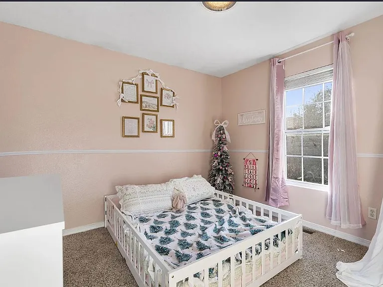 327 S Red Ave — Photo 13