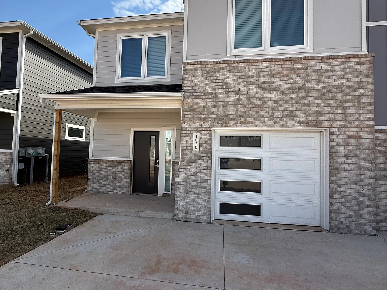 3 bed, 2.5 bath, 1700 sqft, $2,000 — Photo 2